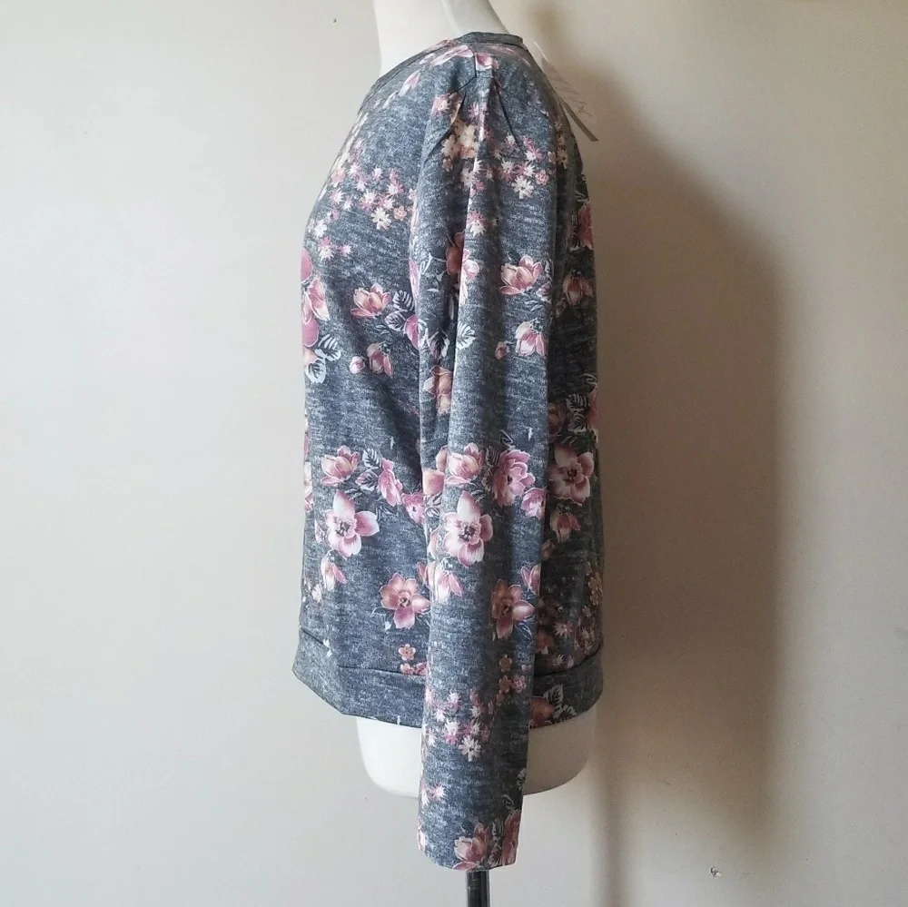 Gypsies & Moondust Cutout Bell Sleeve Blou… - Picture 3 of 8